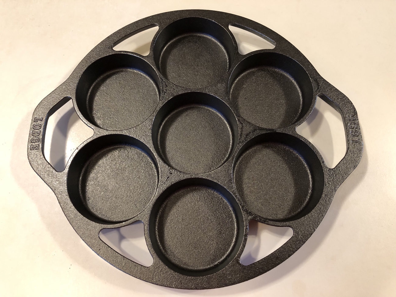 Lodge Cast Iron Biscuit Muffin Pan 7 Slot 7B2 USA
